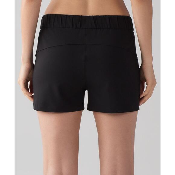 Lululemon On The Fly Shorts Woven 2.5" Black sz 4 - Picture 3 of 7